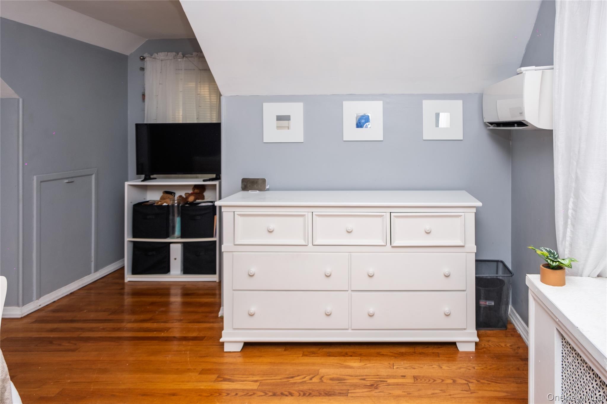 217 Elton Road, Stewart Manor, NY 11530