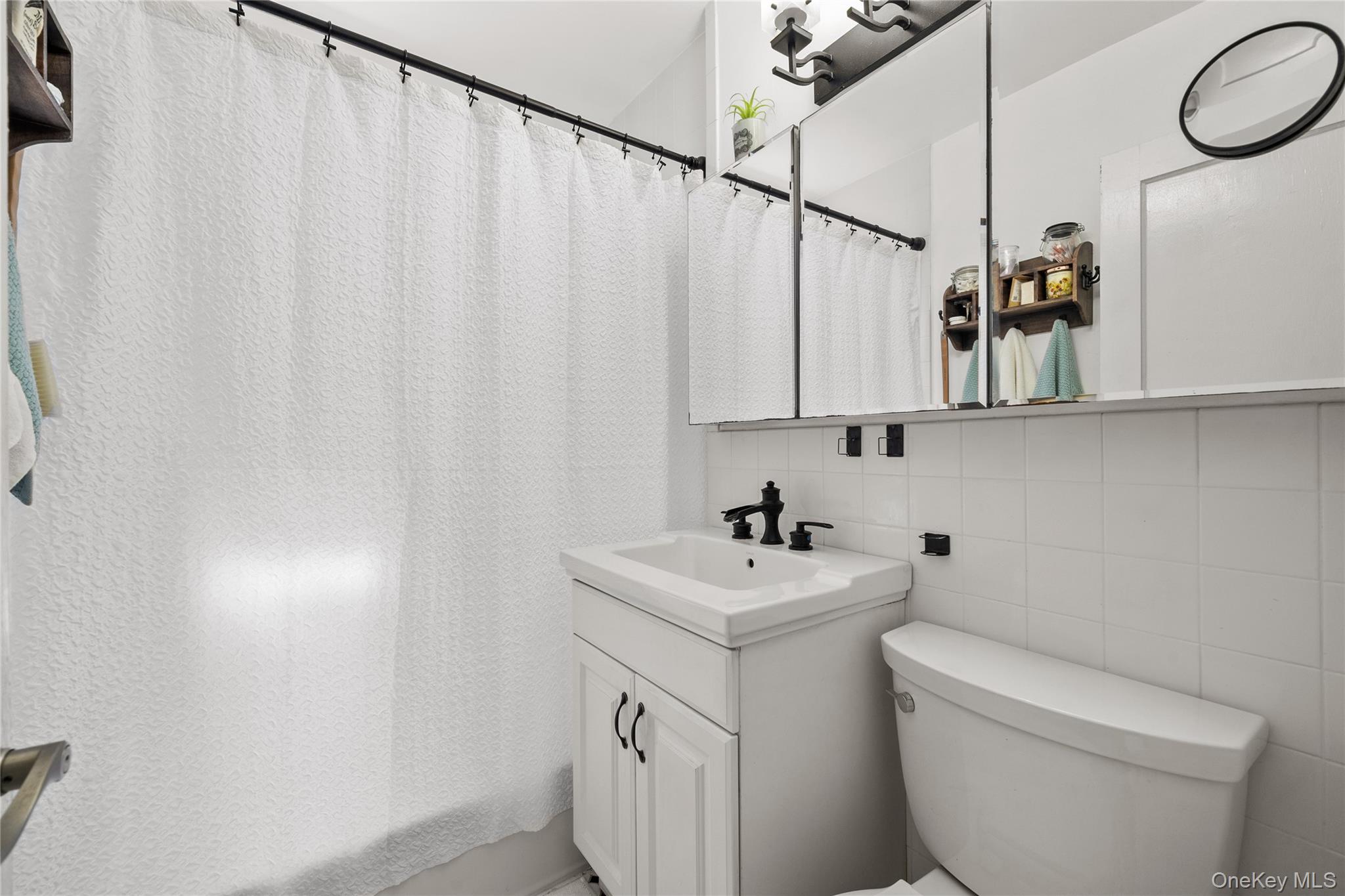 200 N Village Avenue # E-8, Rockville Centre, NY 11570