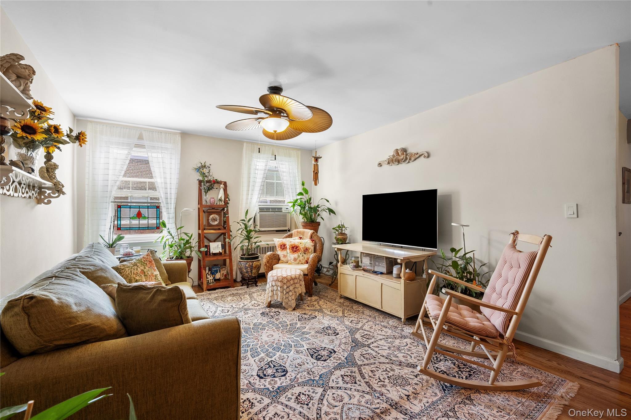 200 N Village Avenue # E-8, Rockville Centre, NY 11570