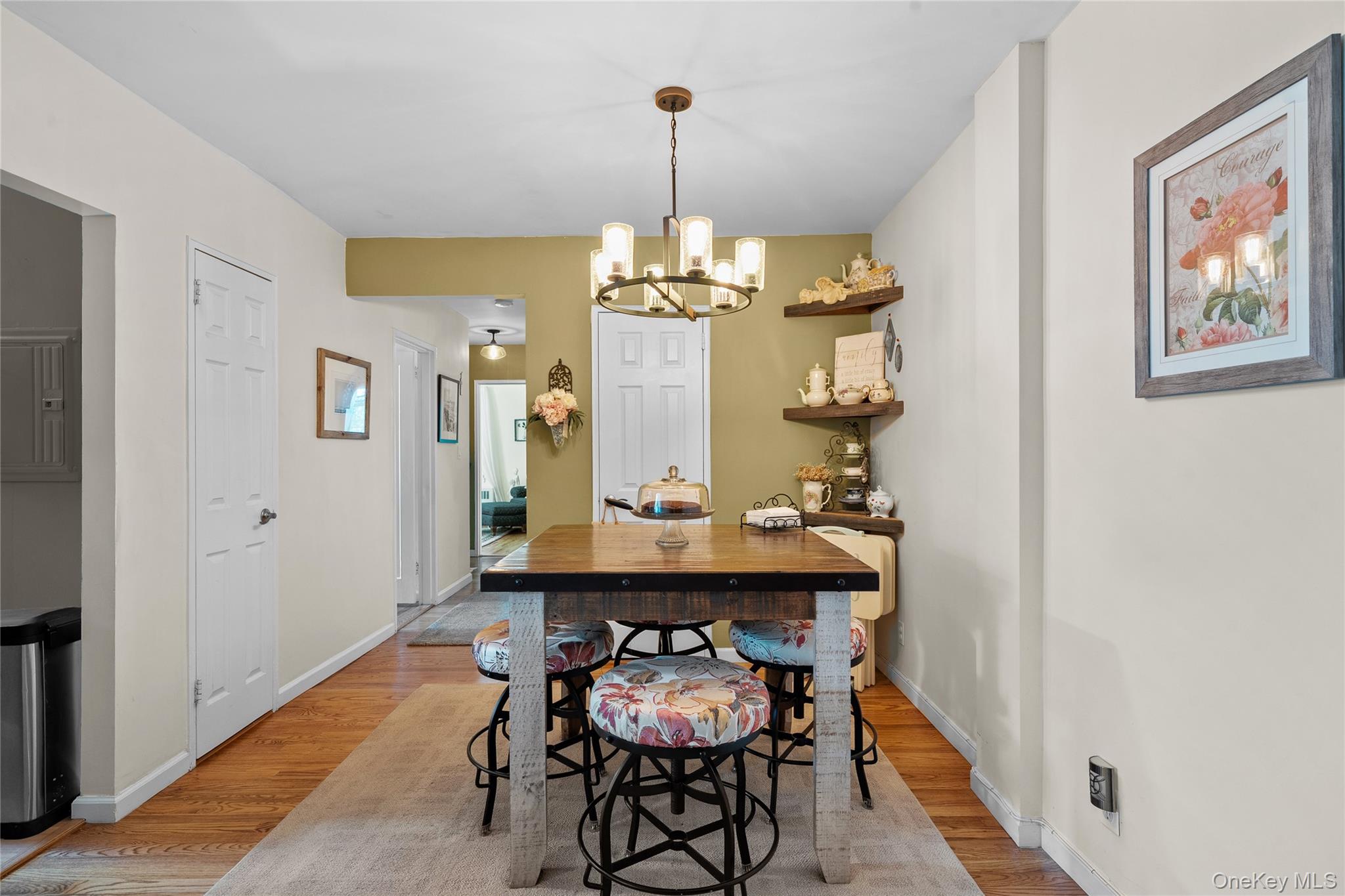 200 N Village Avenue # E-8, Rockville Centre, NY 11570