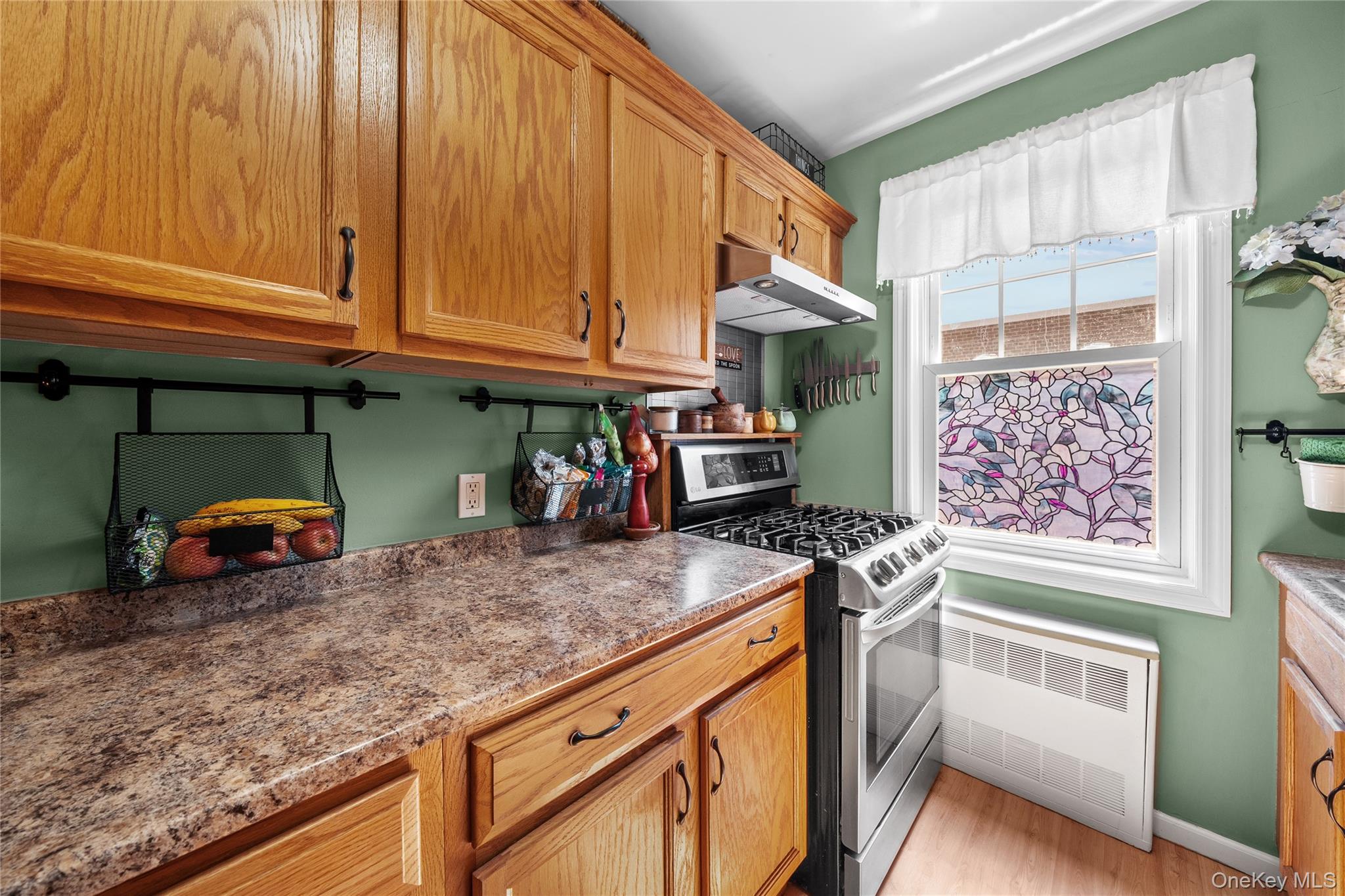 200 N Village Avenue # E-8, Rockville Centre, NY 11570