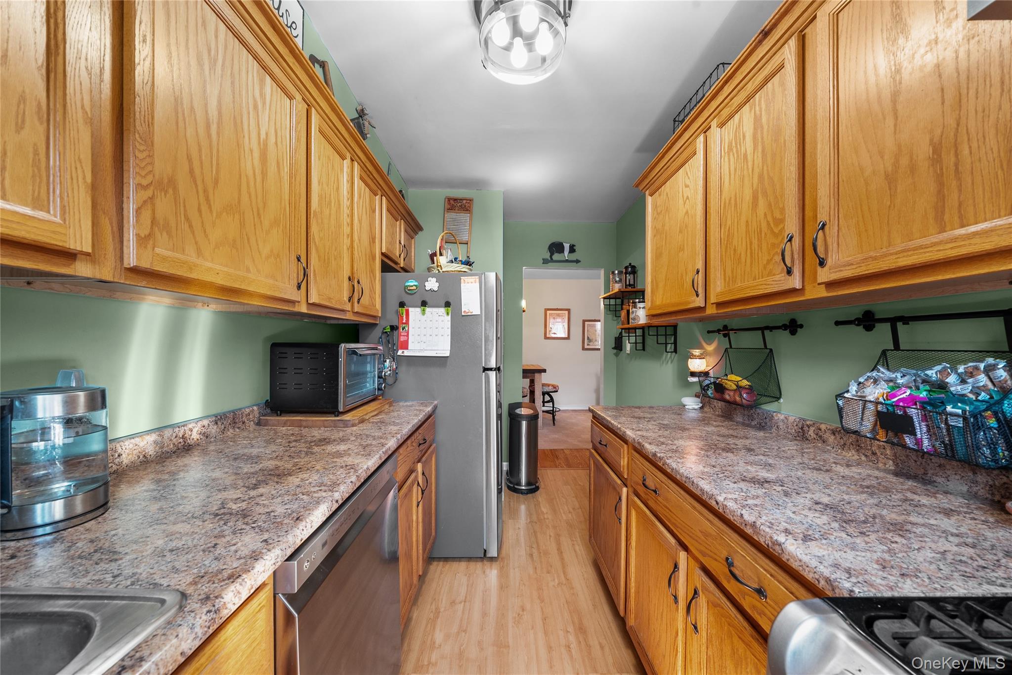 200 N Village Avenue # E-8, Rockville Centre, NY 11570