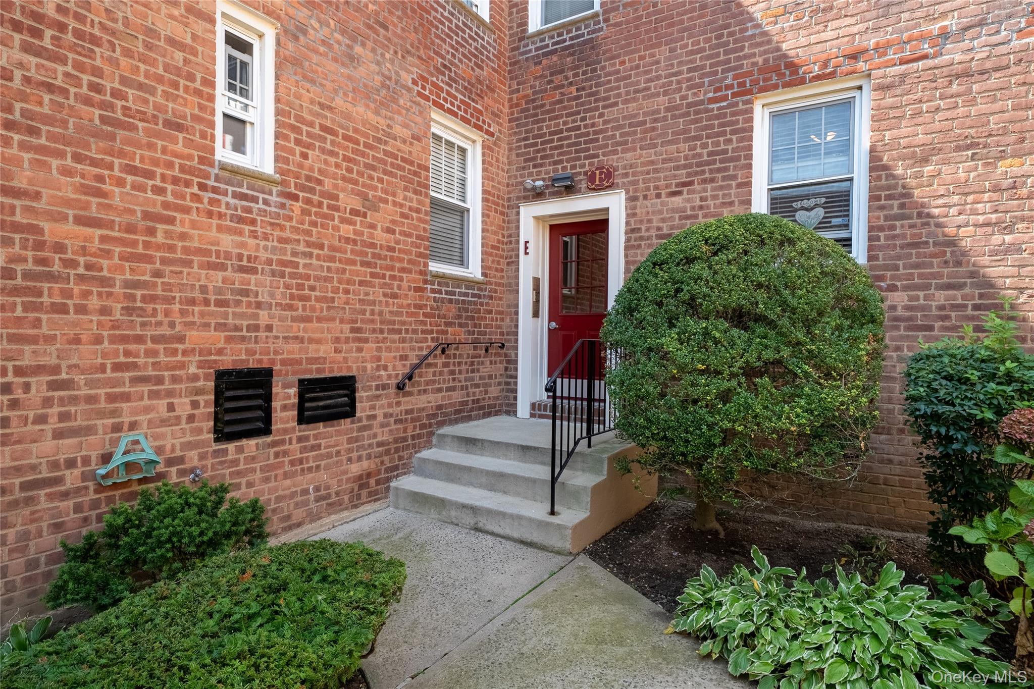 200 N Village Avenue # E-8, Rockville Centre, NY 11570