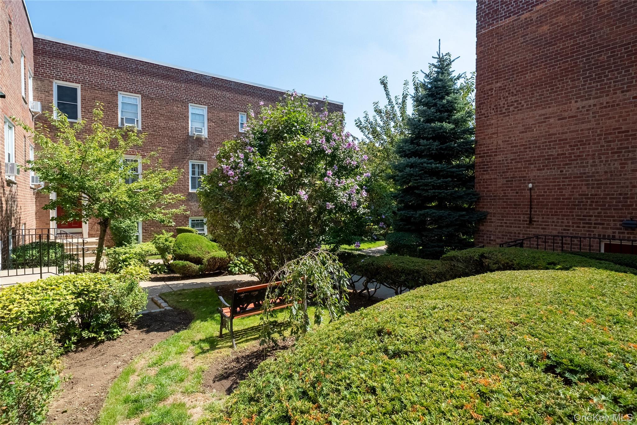 200 N Village Avenue # E-8, Rockville Centre, NY 11570