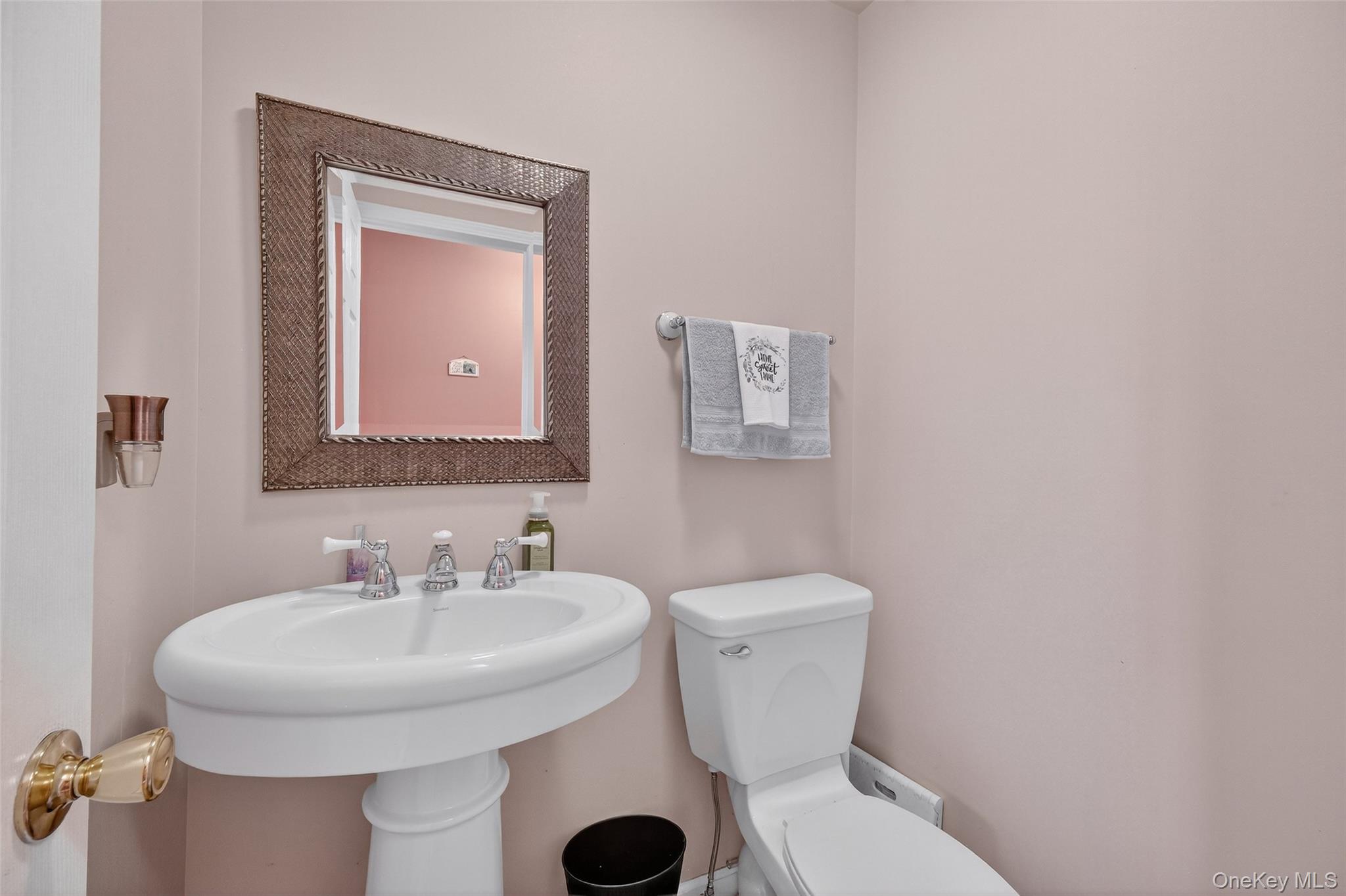 31 Trapps View Farm Road, Wallkill, NY 12589