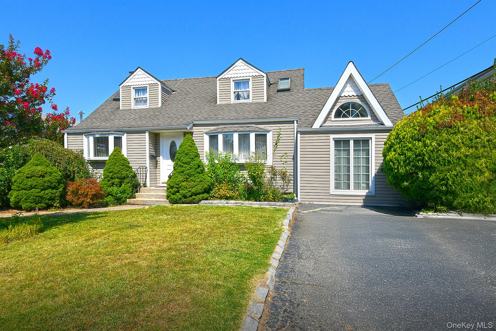 899 Brent Drive, Wantagh, NY 11793