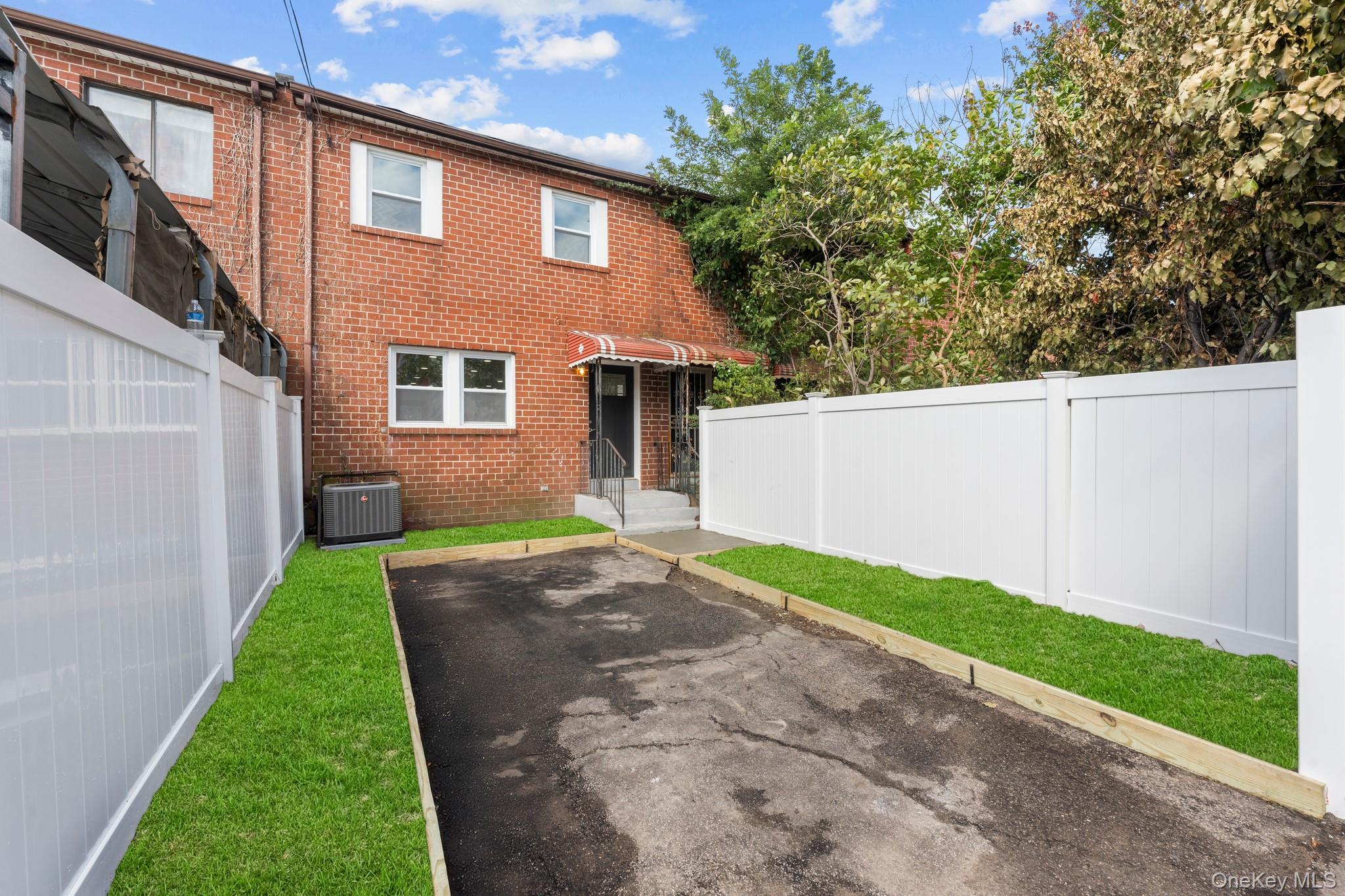 923 Rockaway Avenue, Brooklyn, NY 11212