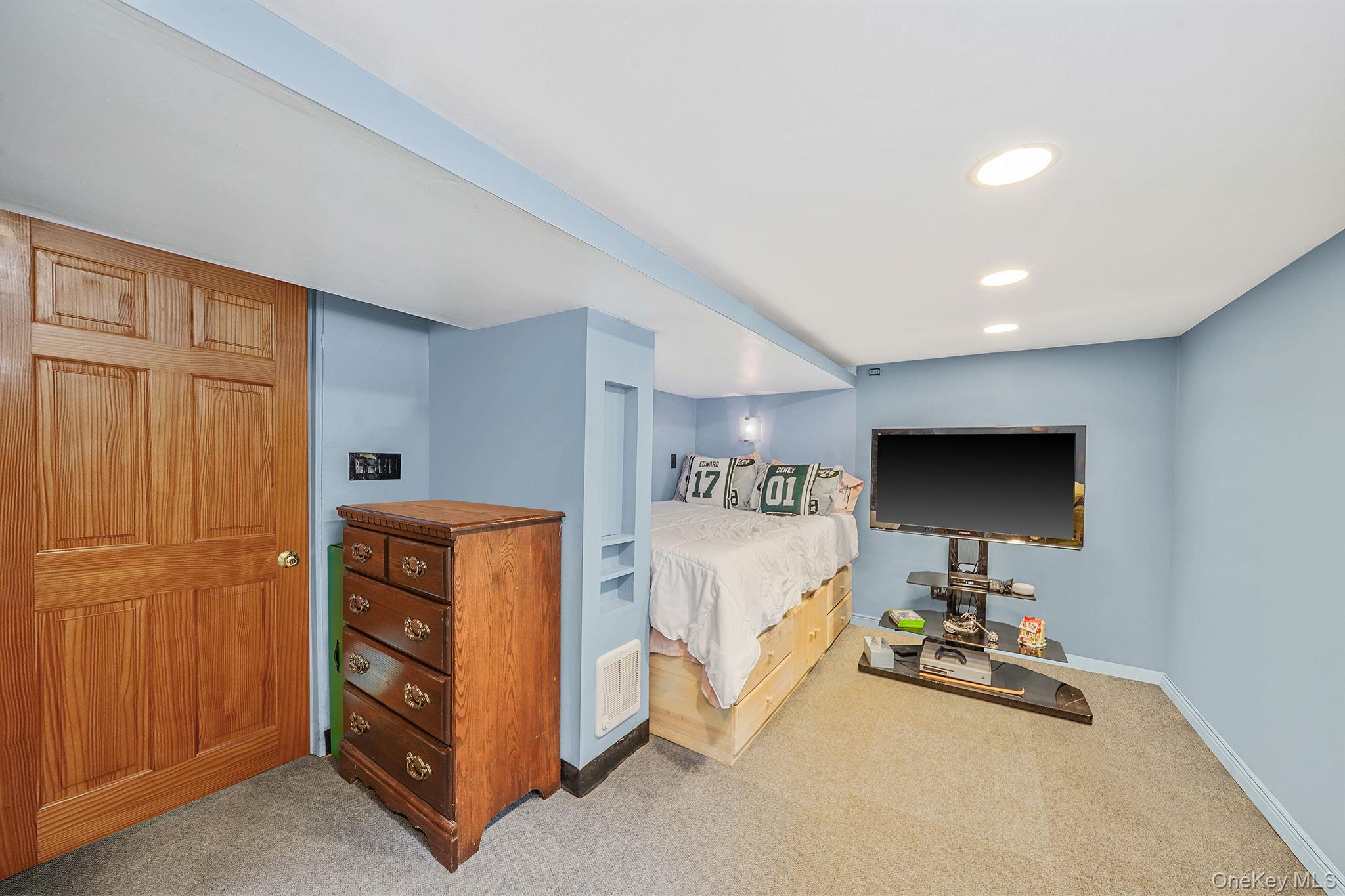 258-09 87th Avenue, Floral Park, NY 11001