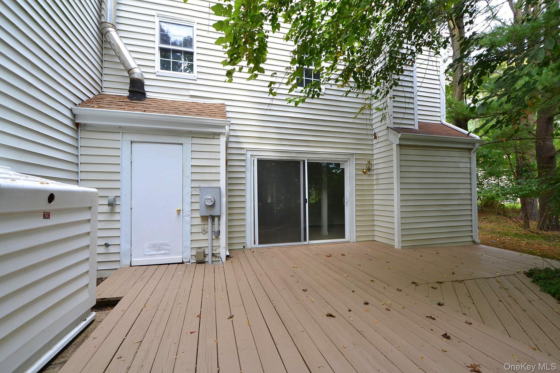 5 Hunt Club Drive, Coram, NY 11727