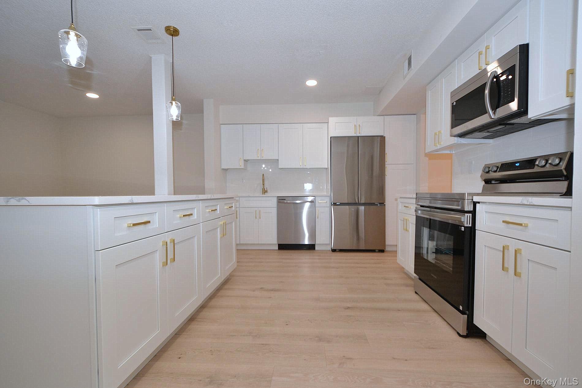 5 Hunt Club Drive, Coram, NY 11727