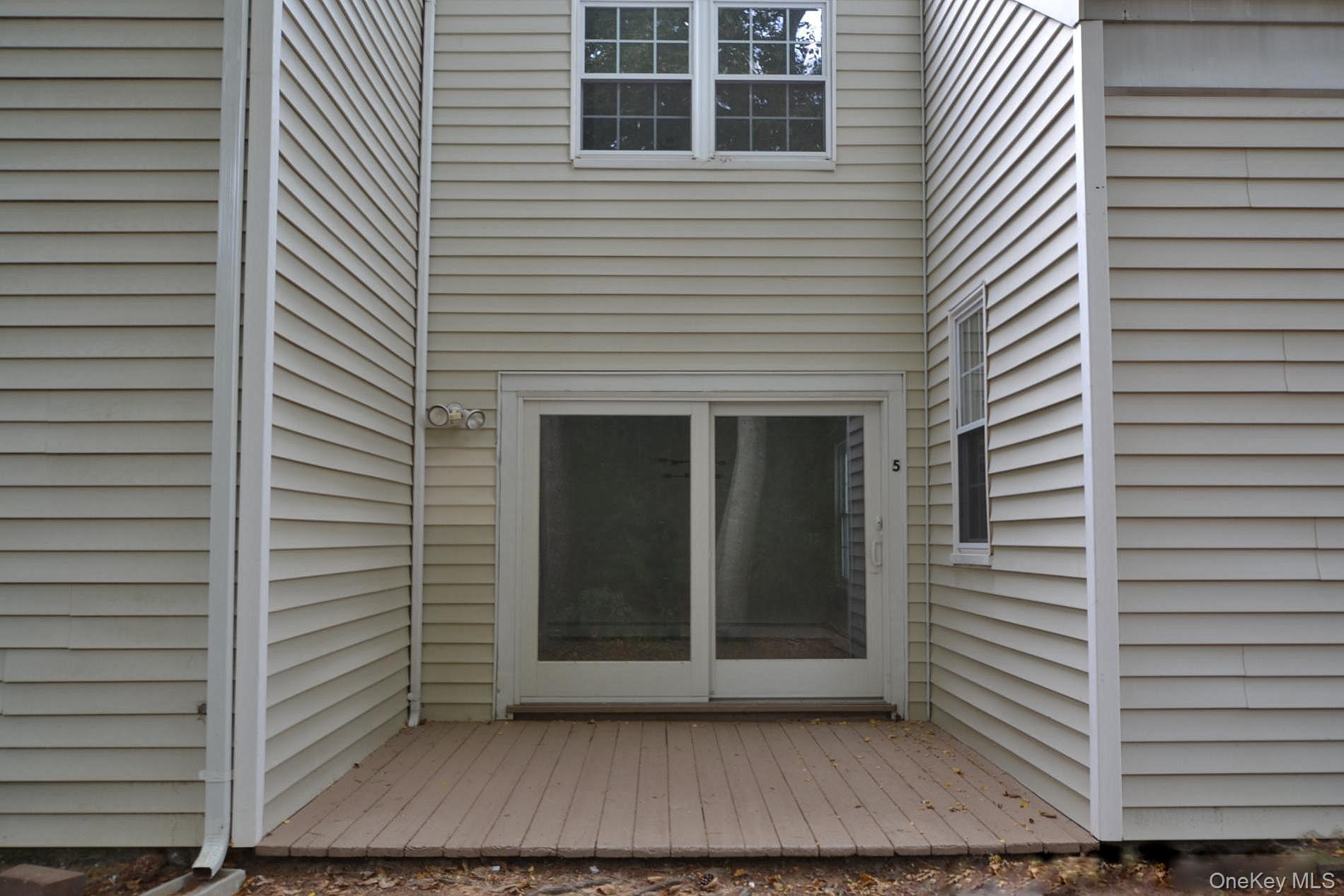 5 Hunt Club Drive, Coram, NY 11727