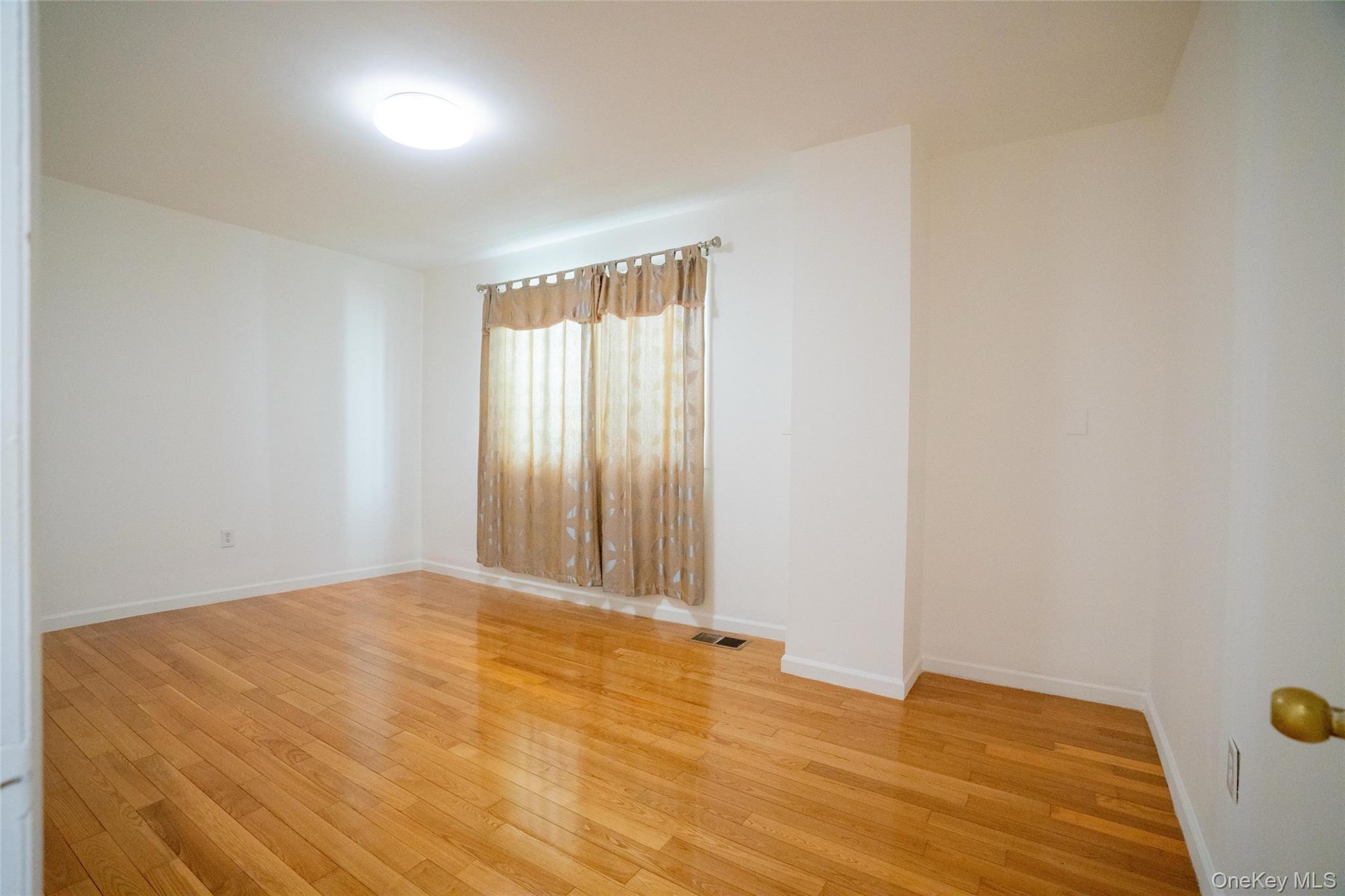 11907 14th Road, College Point, NY 11356