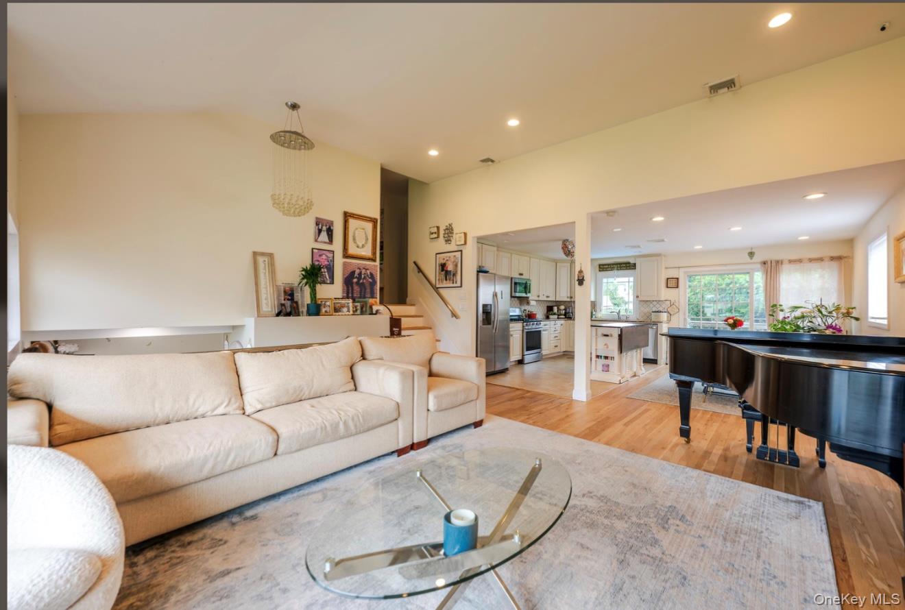 690 Park Lane, North Woodmere, NY 11581