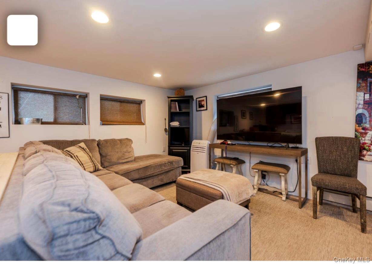 690 Park Lane, North Woodmere, NY 11581