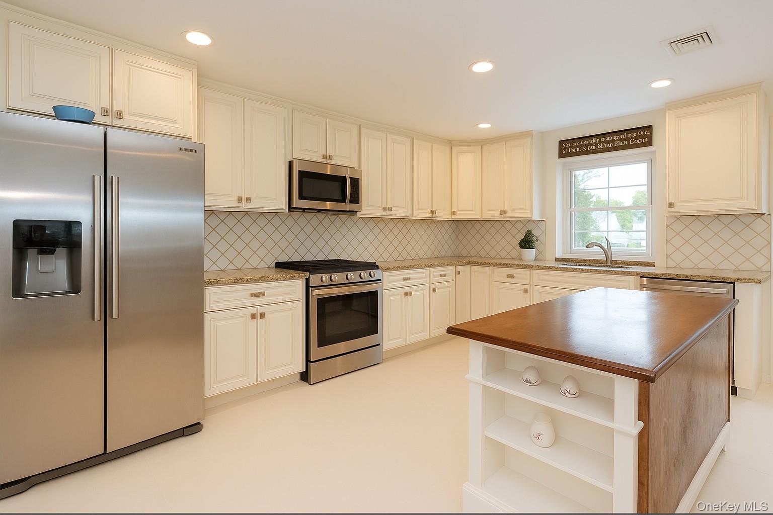 690 Park Lane, North Woodmere, NY 11581