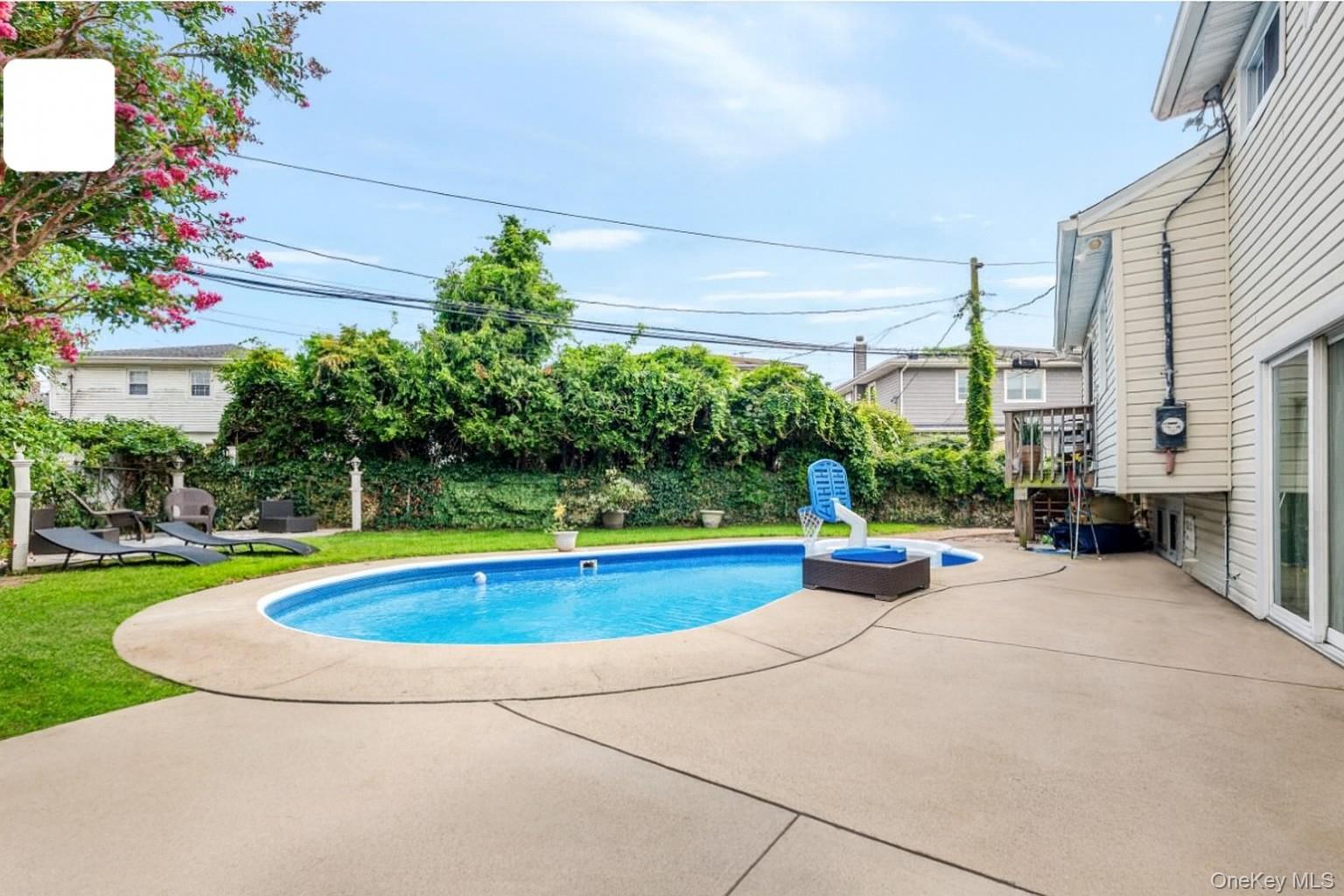 690 Park Lane, North Woodmere, NY 11581