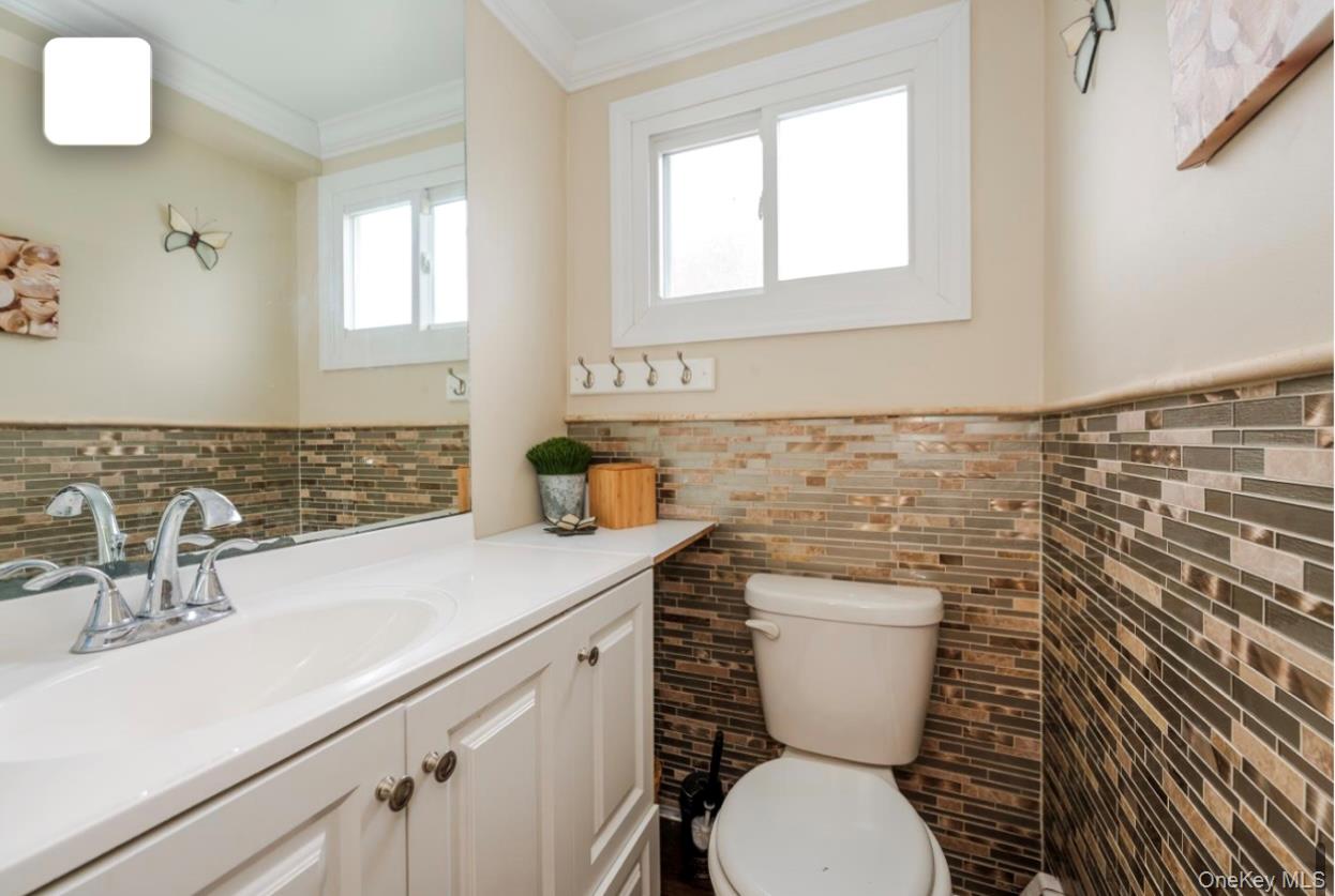 690 Park Lane, North Woodmere, NY 11581