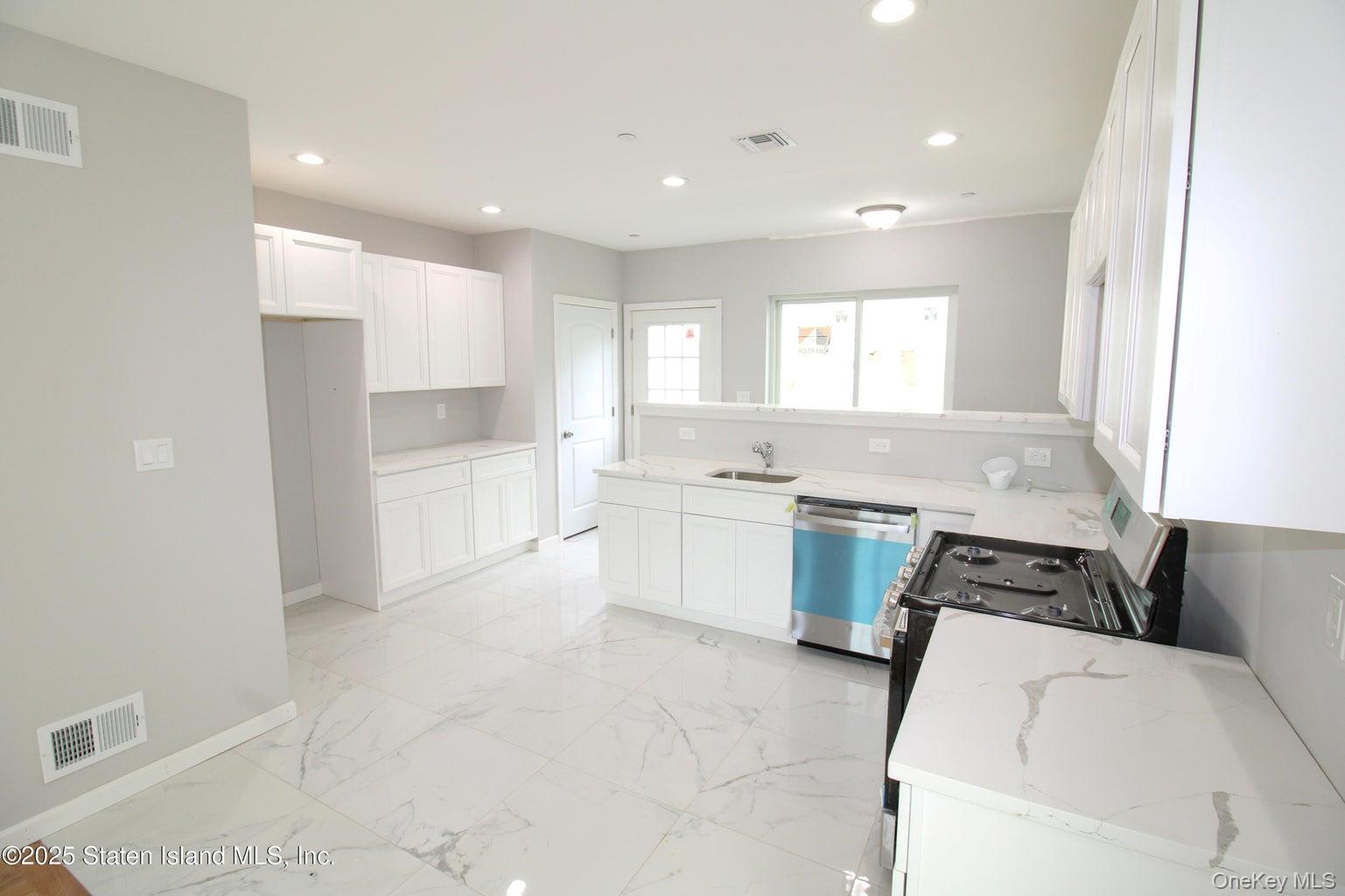 85 Perry avenue, Staten Island, NY 10314