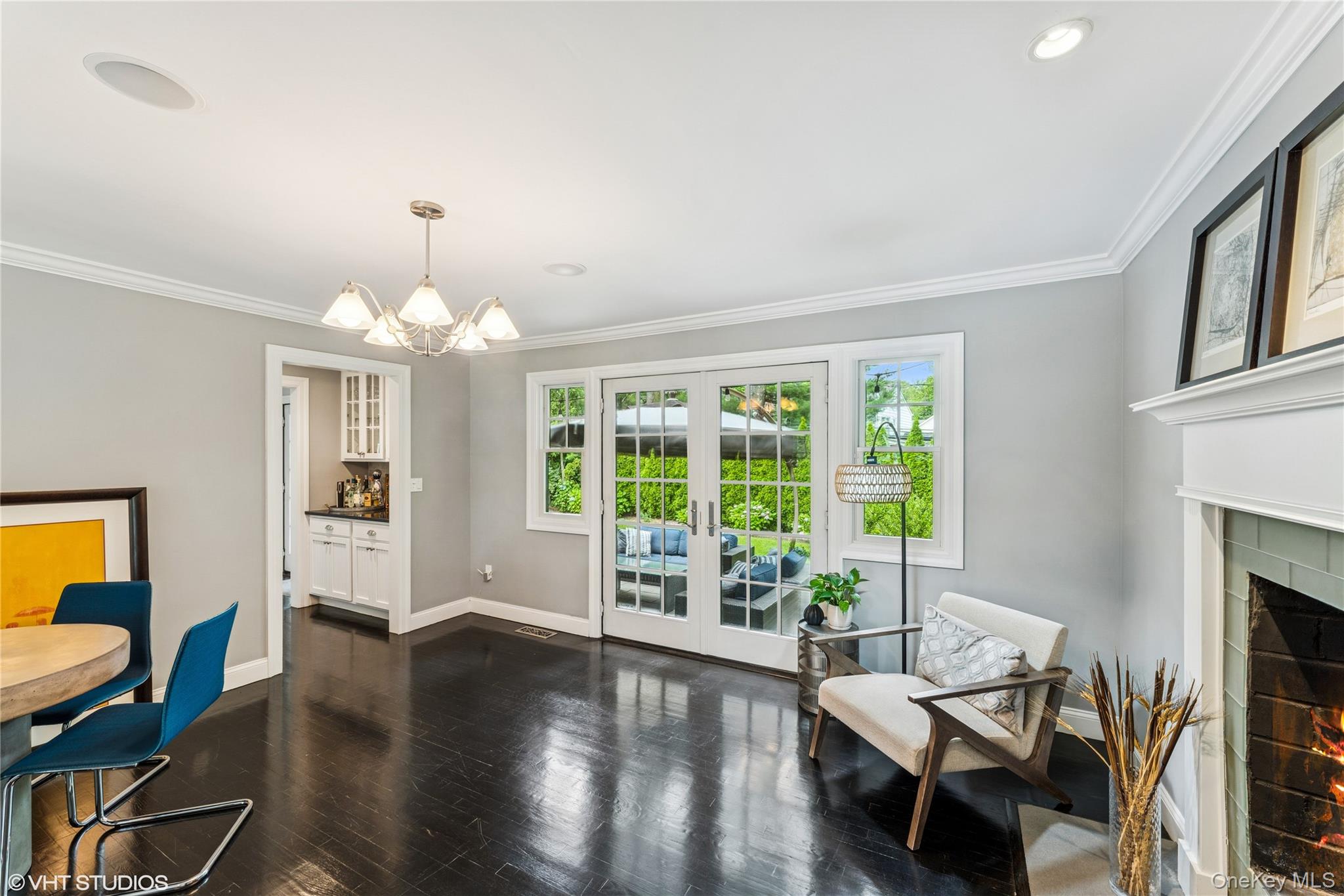 15 Flamingo Road, East Hills, NY 11576