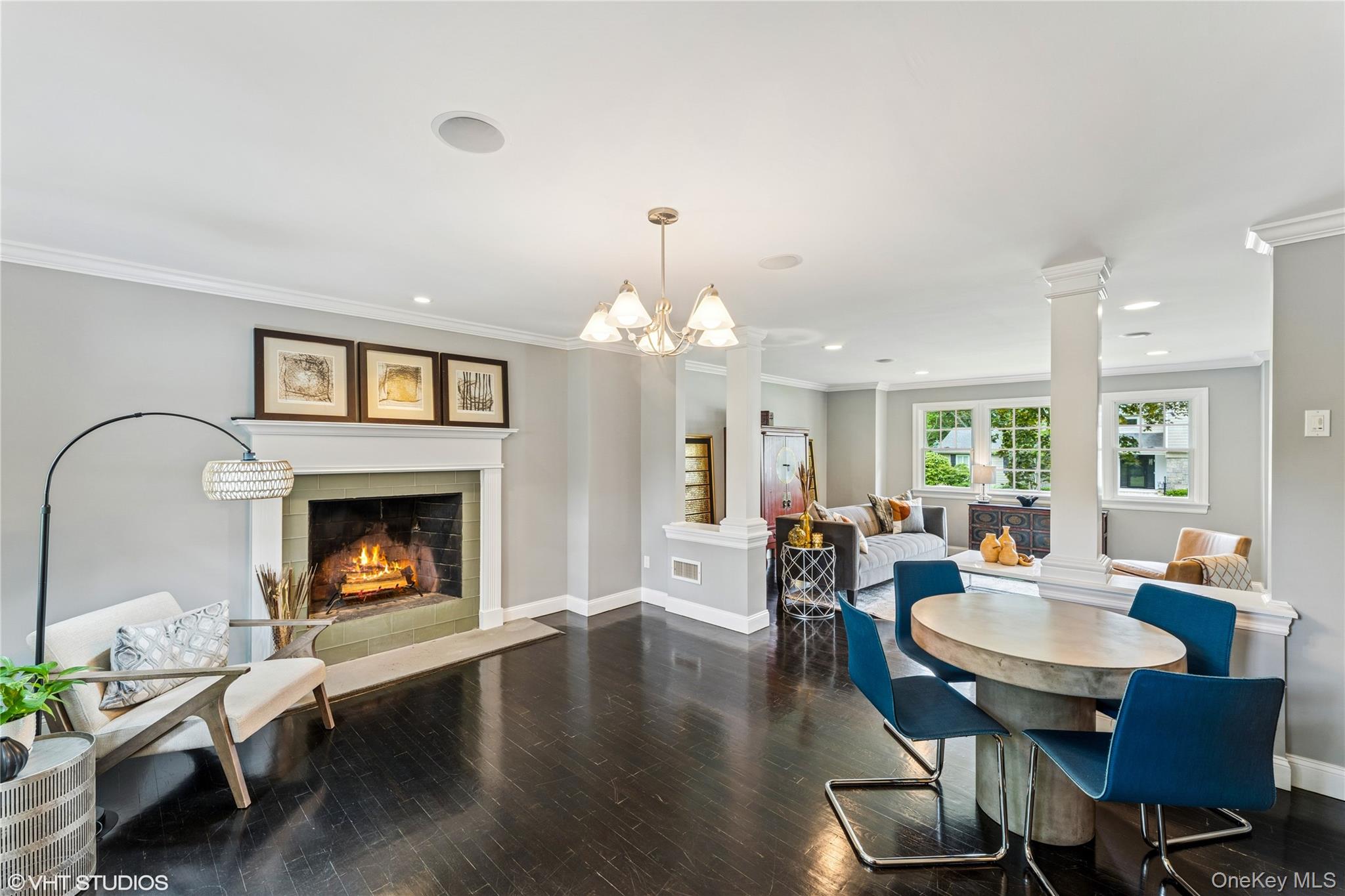 15 Flamingo Road, East Hills, NY 11576