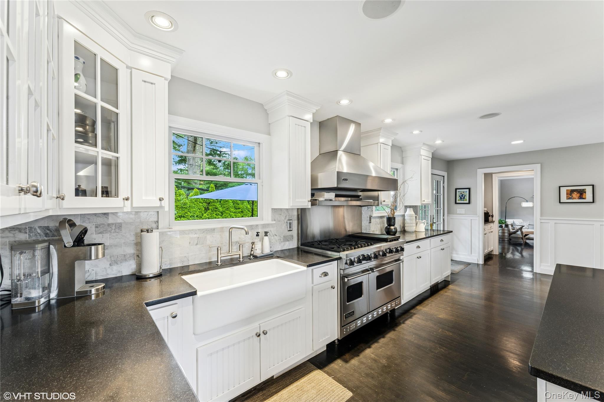 15 Flamingo Road, East Hills, NY 11576