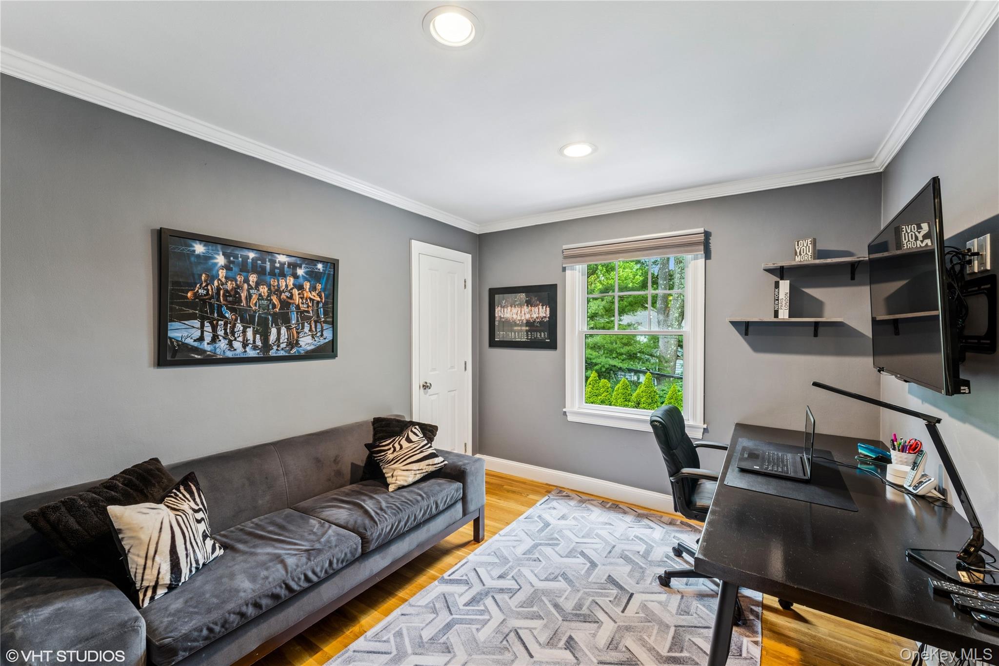 15 Flamingo Road, East Hills, NY 11576