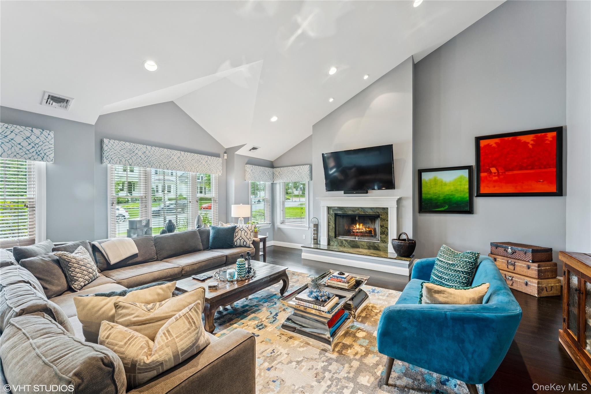 15 Flamingo Road, East Hills, NY 11576