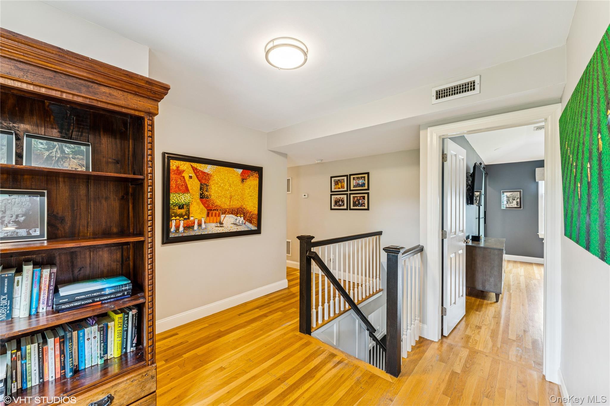 15 Flamingo Road, East Hills, NY 11576