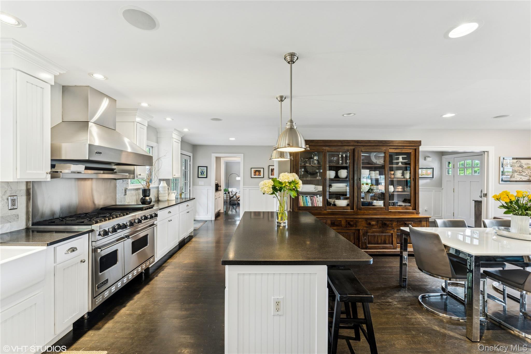 15 Flamingo Road, East Hills, NY 11576