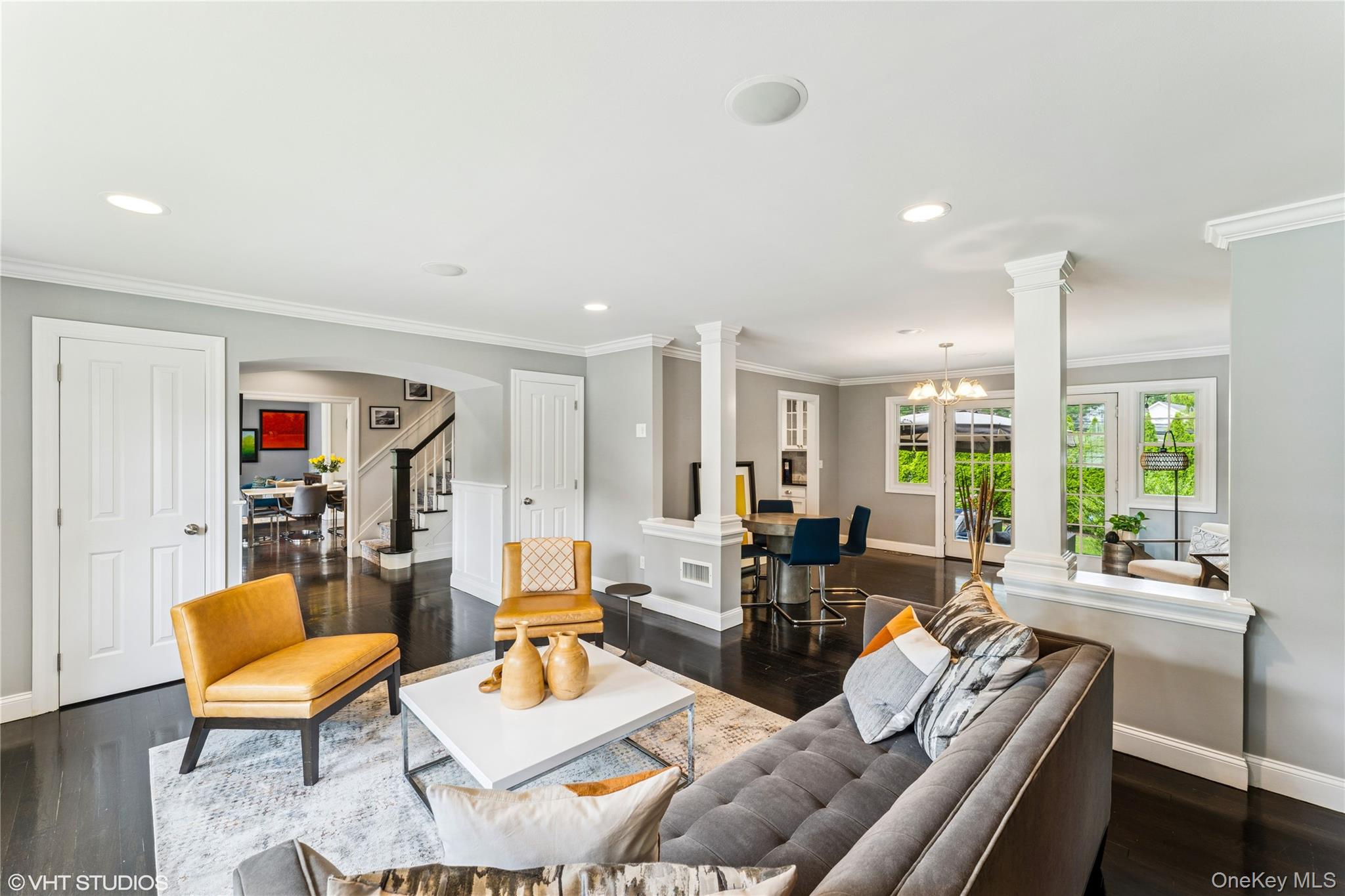 15 Flamingo Road, East Hills, NY 11576