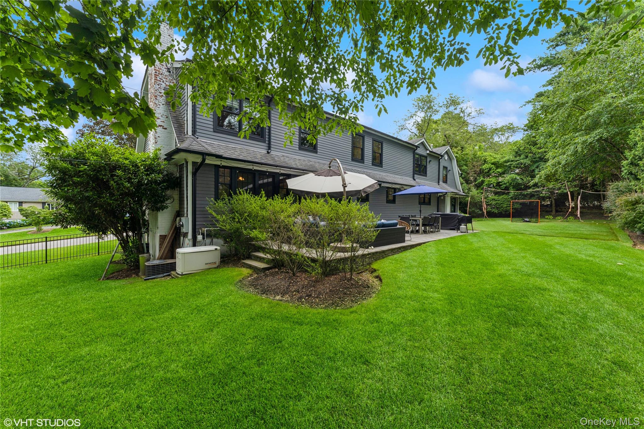 15 Flamingo Road, East Hills, NY 11576