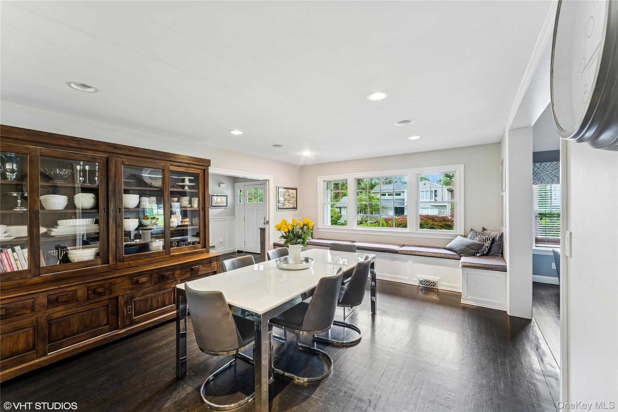 15 Flamingo Road, East Hills, NY 11576