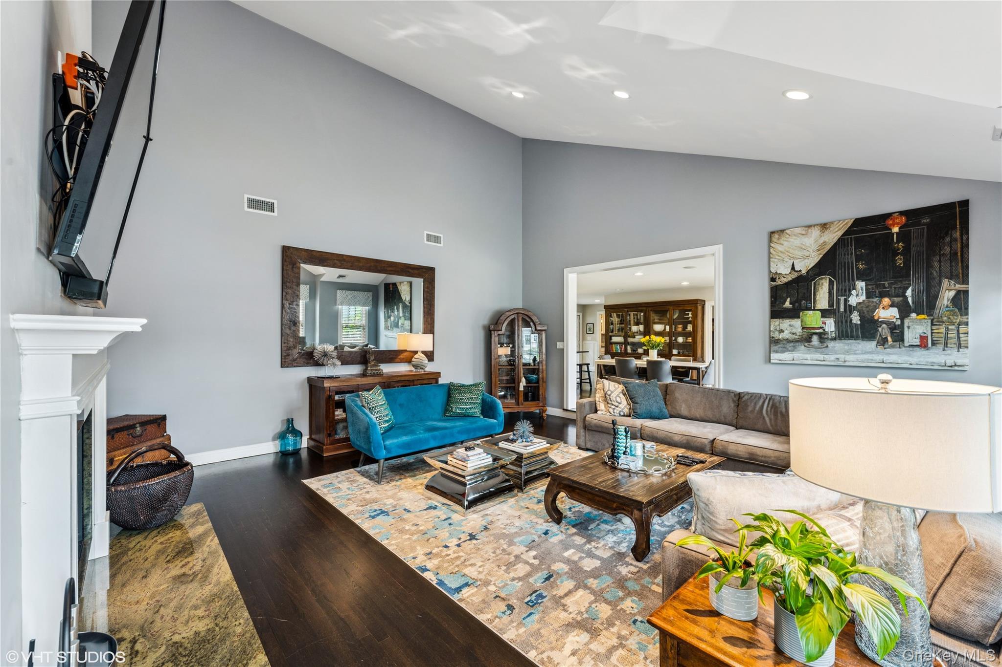 15 Flamingo Road, East Hills, NY 11576