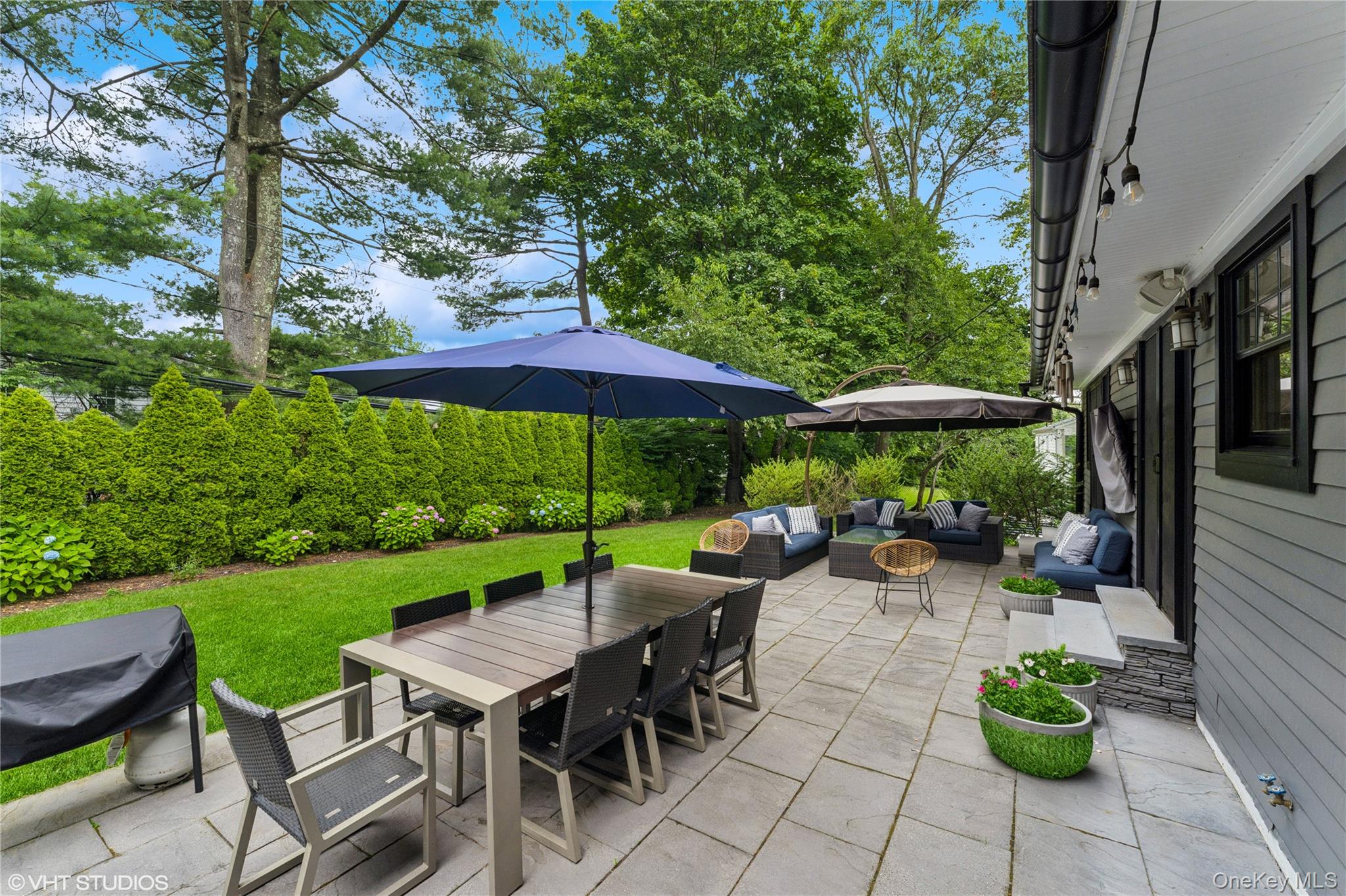 15 Flamingo Road, East Hills, NY 11576