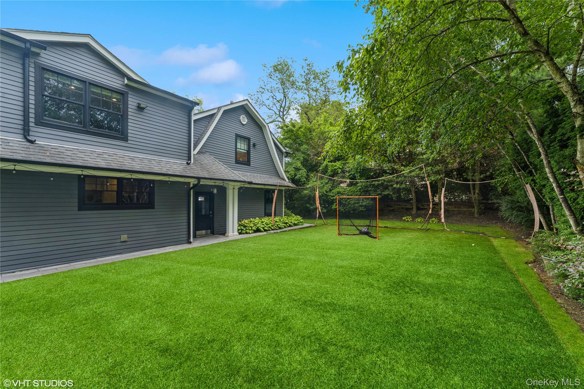 15 Flamingo Road, East Hills, NY 11576