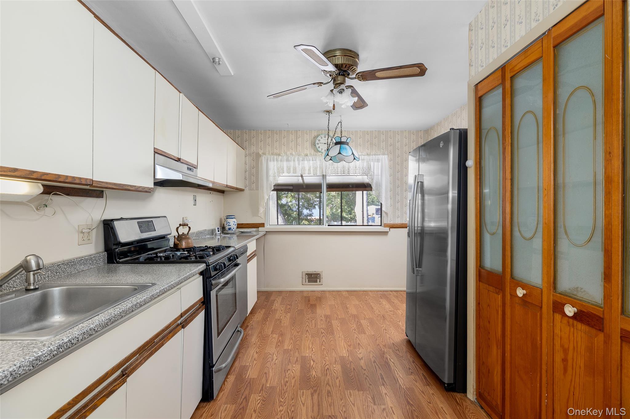 384 W 22nd Street, Deer Park, NY 11729