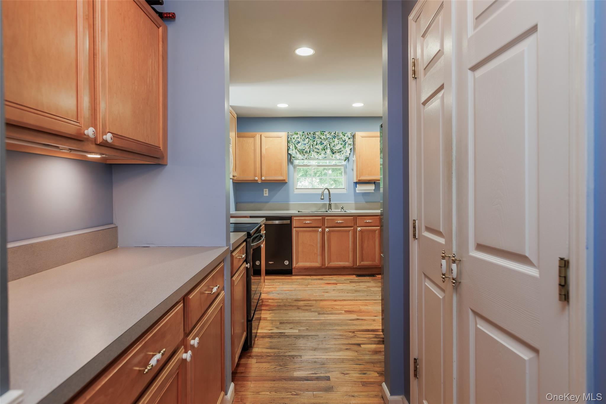 22 Washington Avenue, Port Jefferson Station, NY 11776