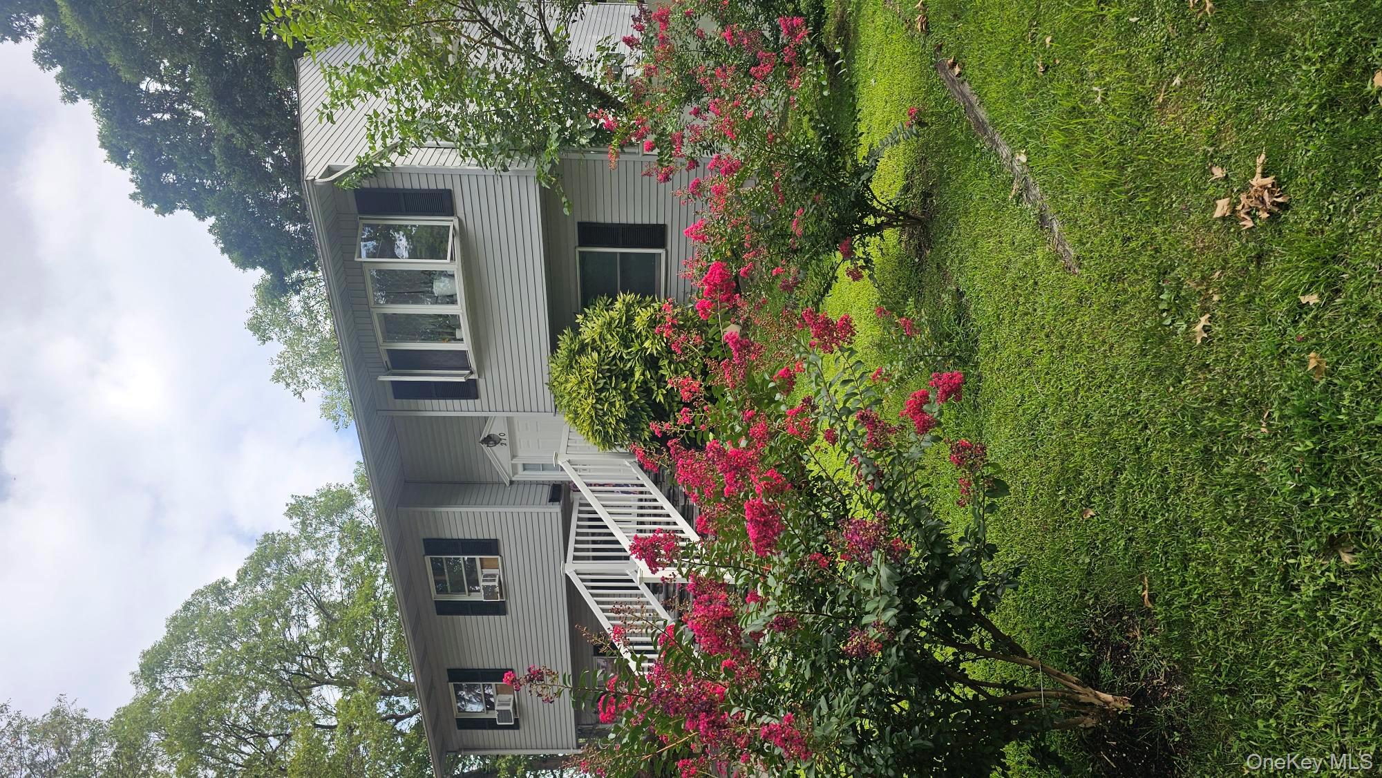 270 W 4th Street, West Islip, NY 11795