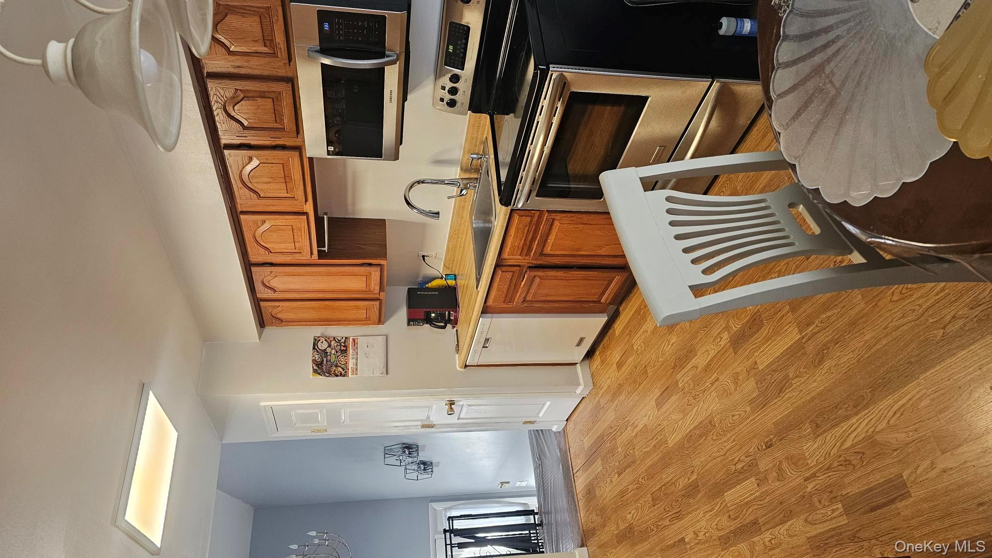 270 W 4th Street, West Islip, NY 11795