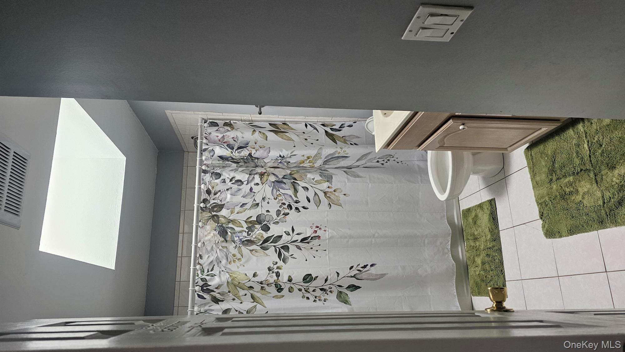 270 W 4th Street, West Islip, NY 11795