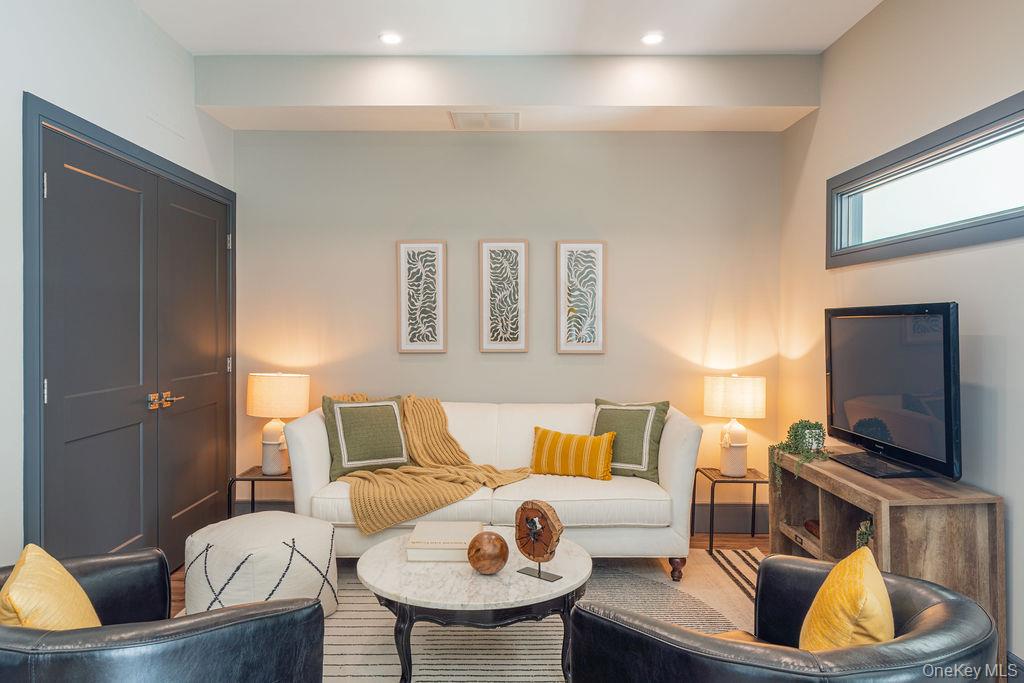 2 icehouse Drive, Saugerties, NY 12477