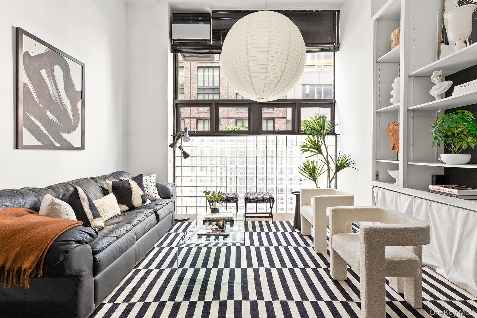 529 W 42nd Street # 1B, New York (Manhattan), NY 10036