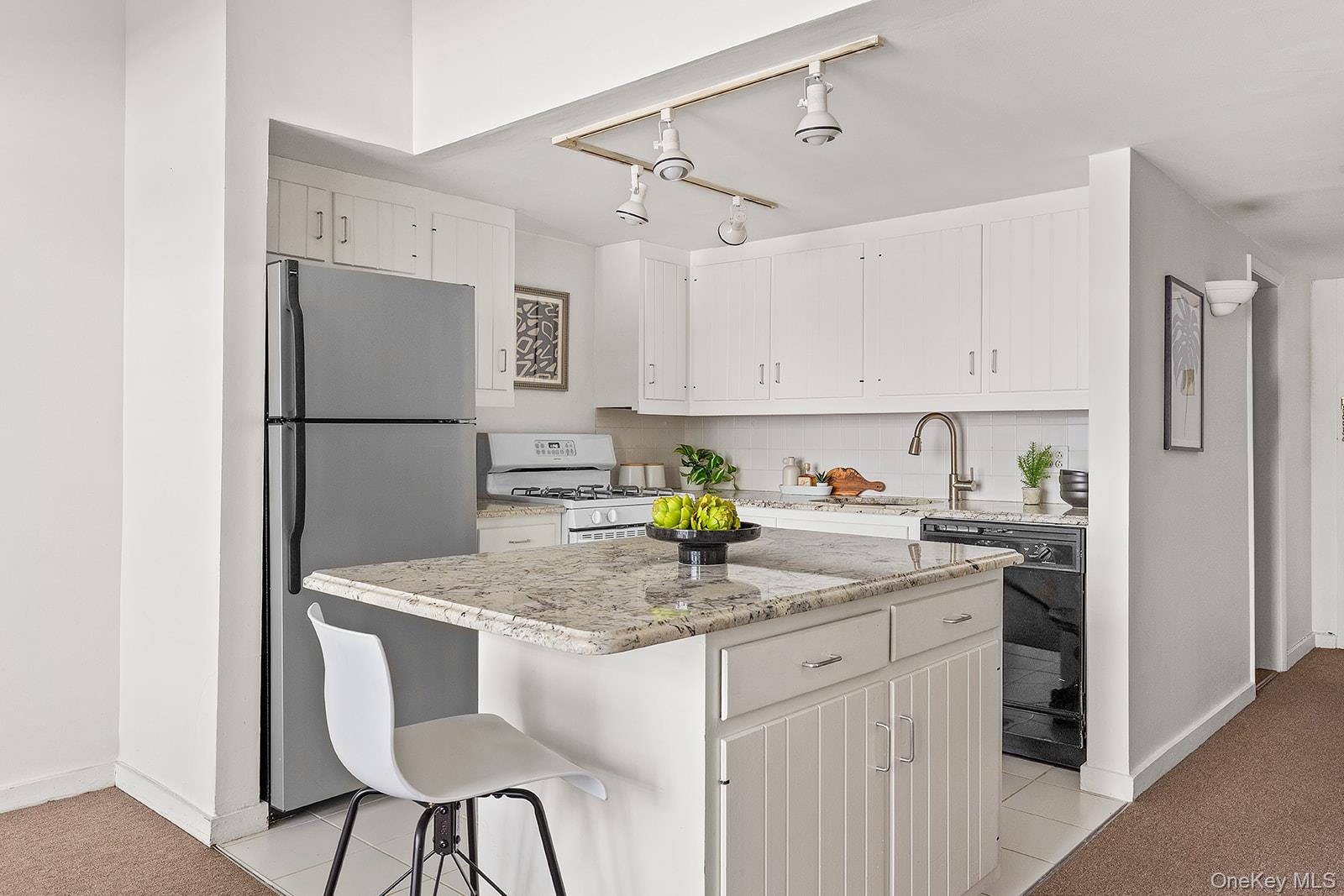 529 W 42nd Street # 1B, New York (Manhattan), NY 10036