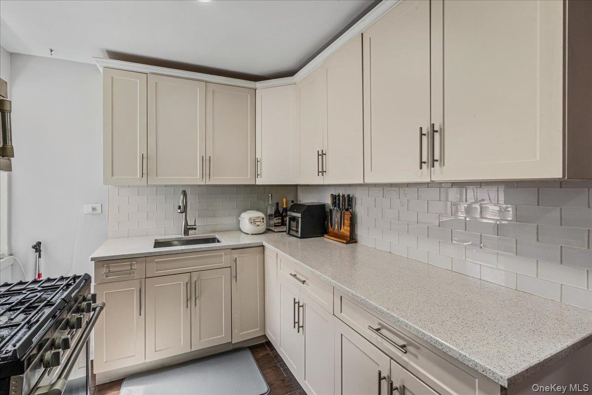 144-55 Melbourne Avenue # 6E, Flushing, NY 11367