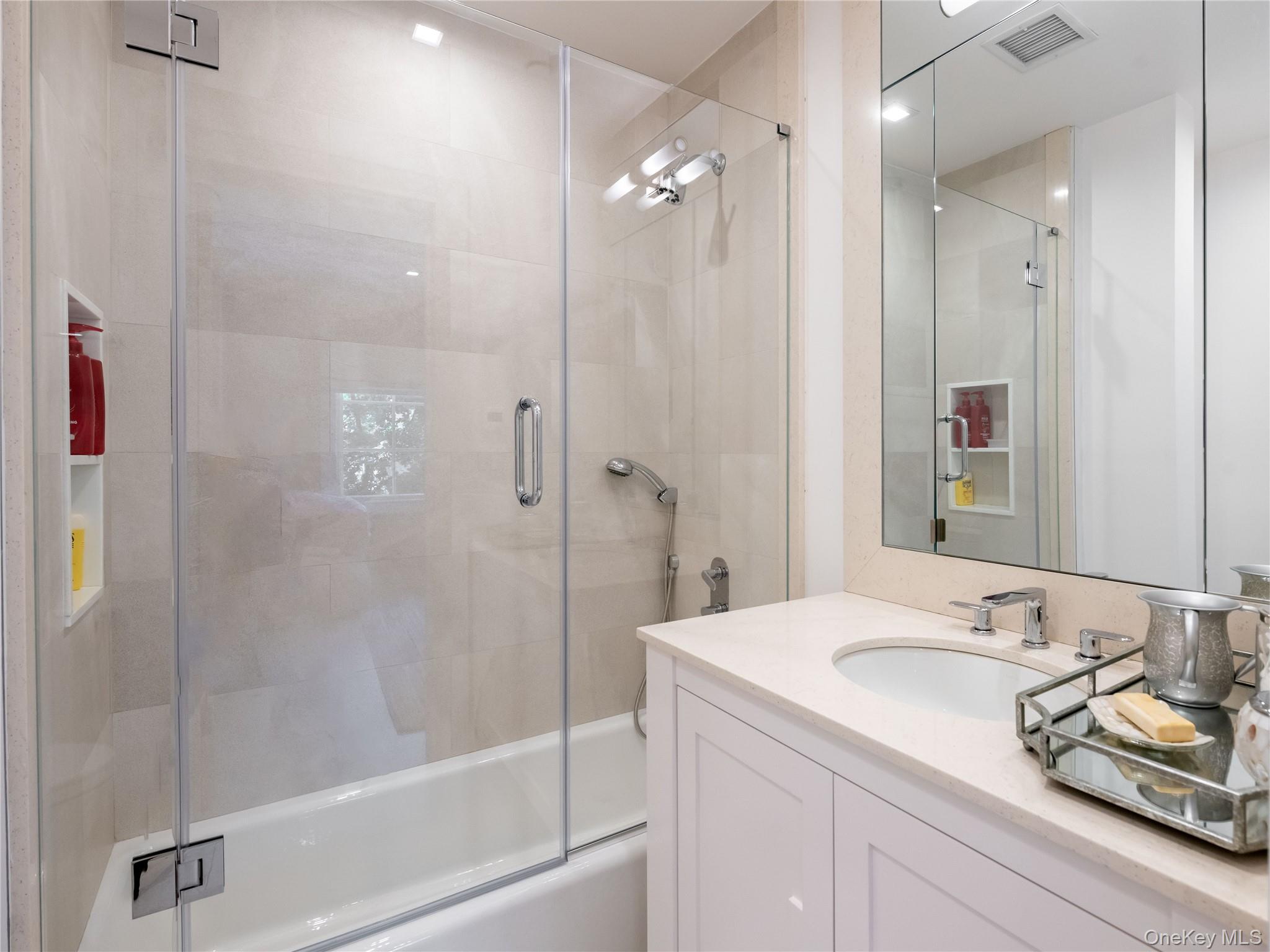 16 Ridge Drive E, Great Neck, NY 11021