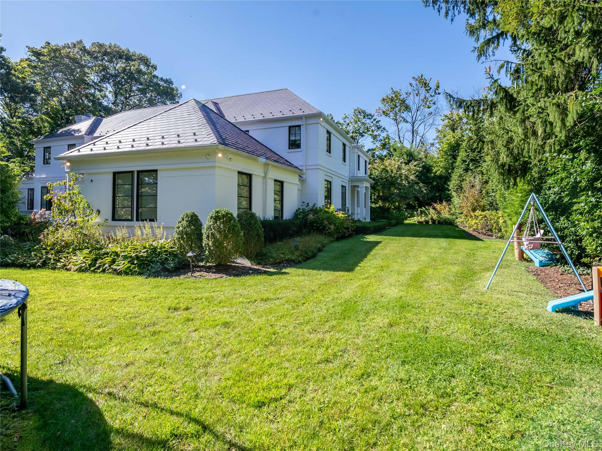 16 Ridge Drive E, Great Neck, NY 11021