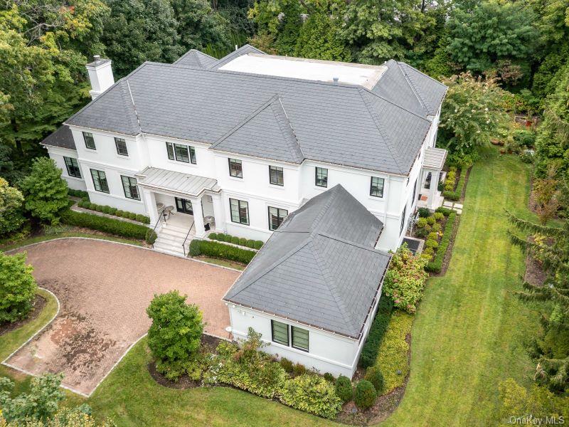 16 Ridge Drive E, Great Neck, NY 11021