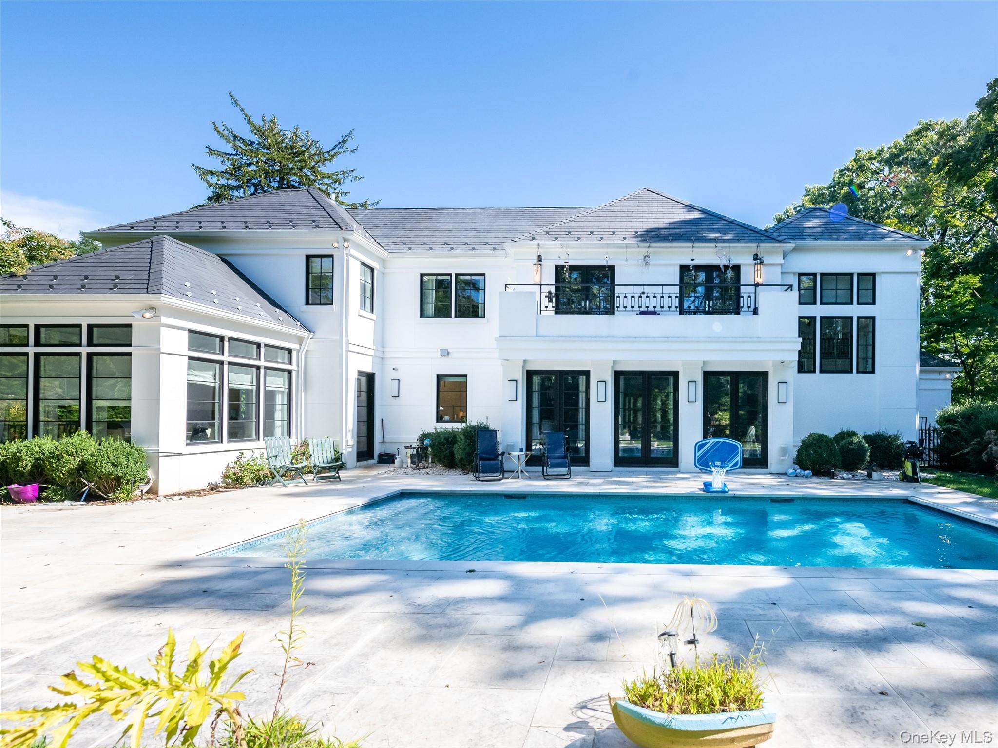 16 Ridge Drive E, Great Neck, NY 11021