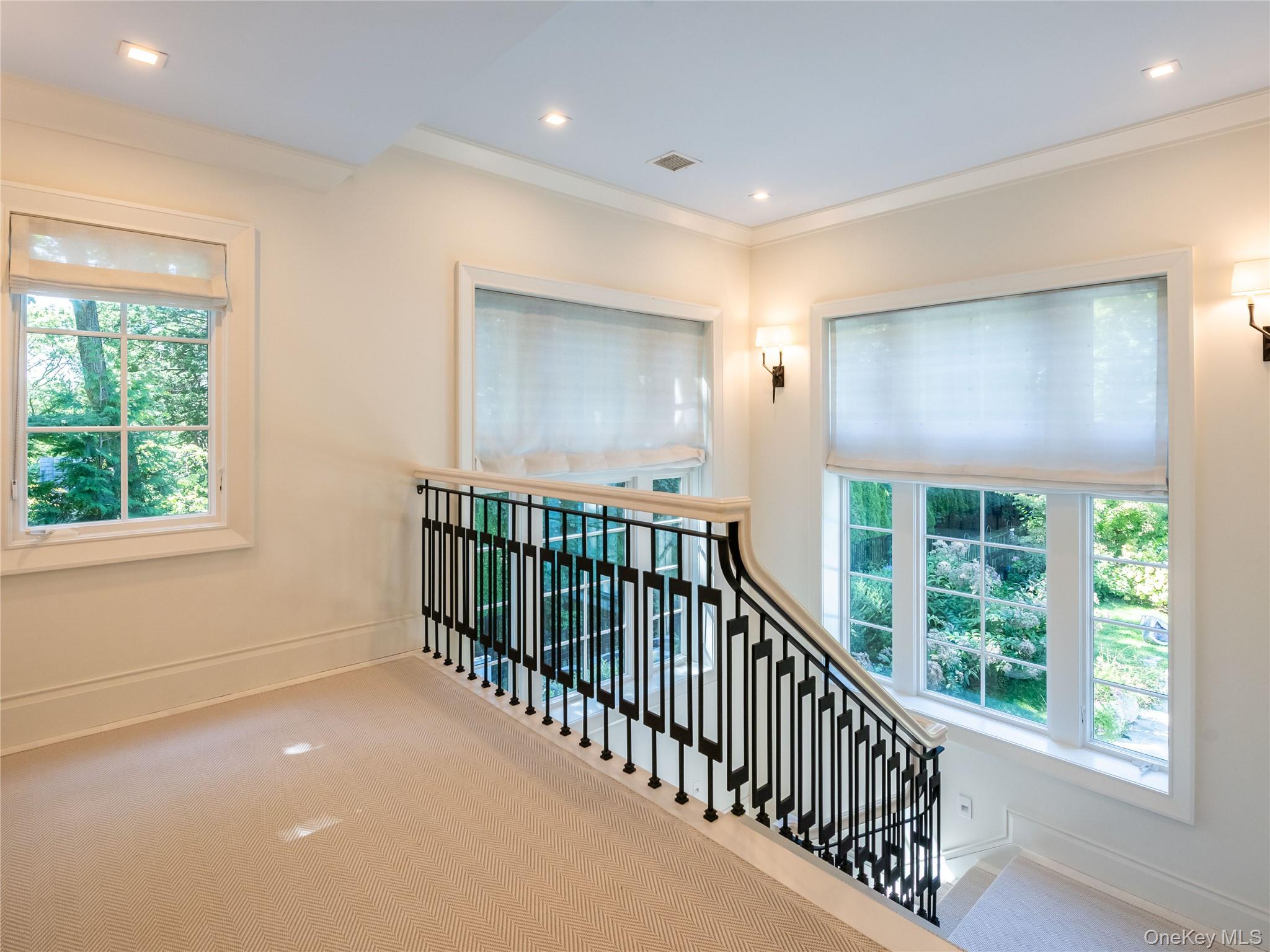 16 Ridge Drive E, Great Neck, NY 11021