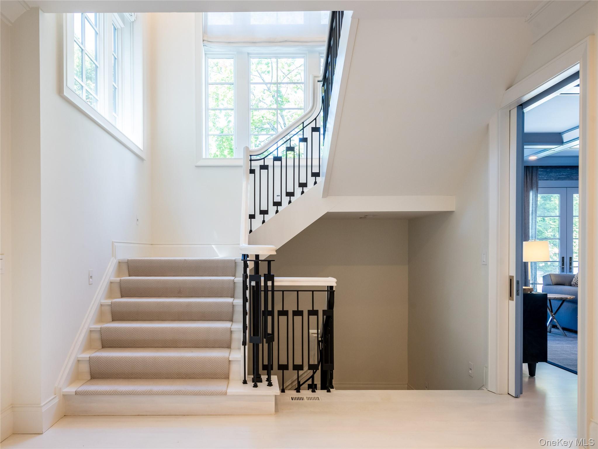 16 Ridge Drive E, Great Neck, NY 11021